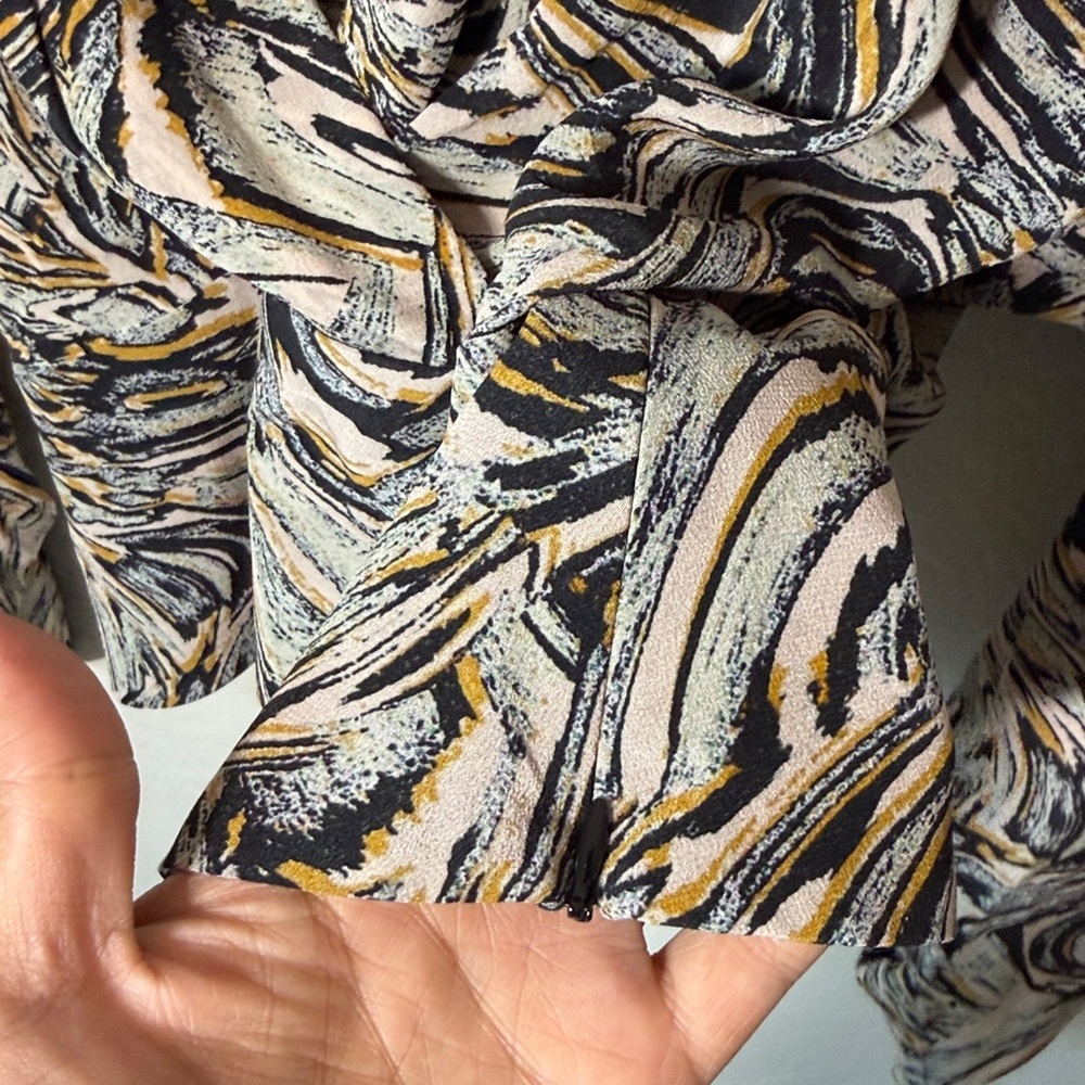 IRO Paris 100% Silk Marble Abstract Cold Shoulder Blouse Size 40 - Picture 8 of 8